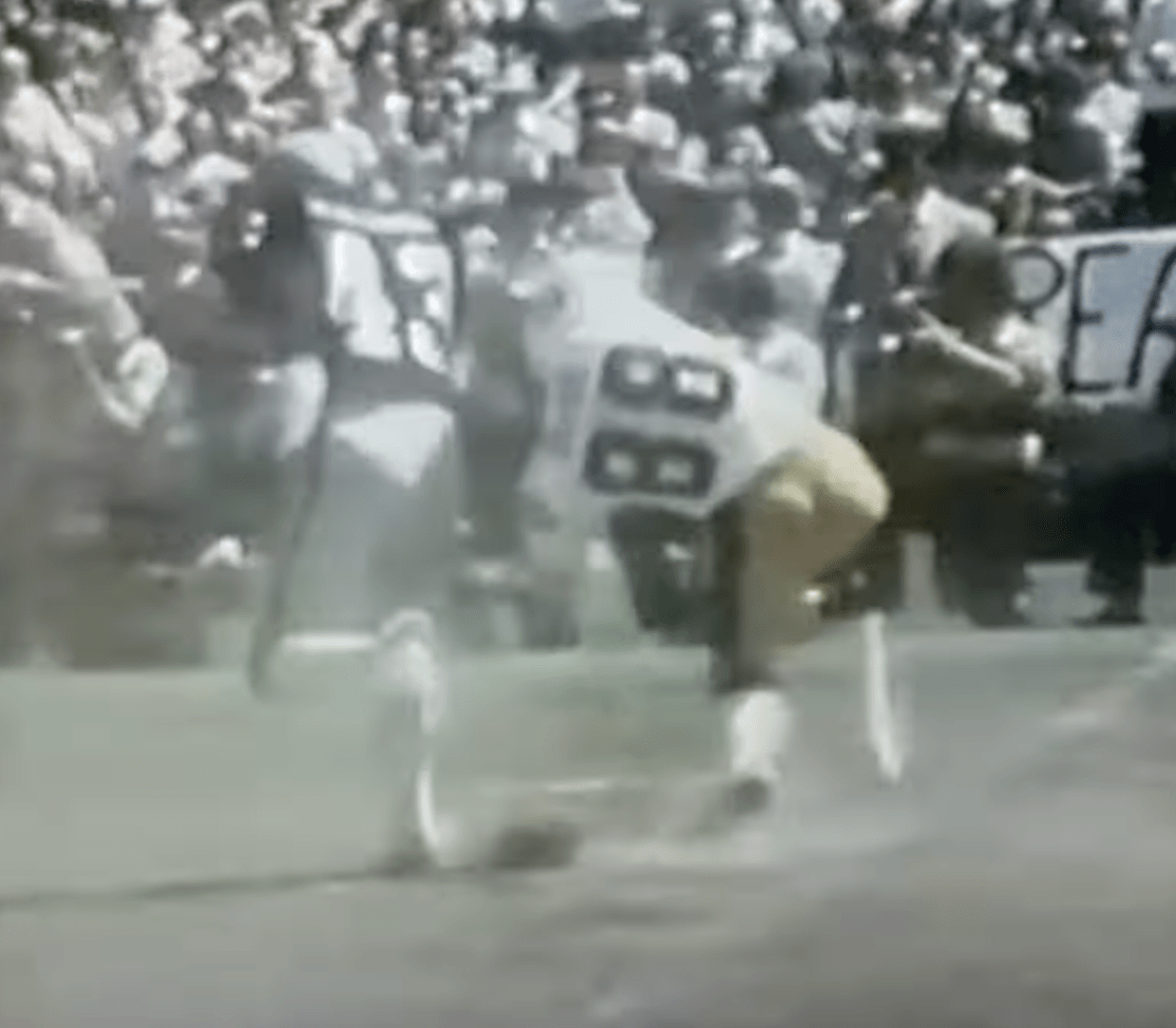 Screenshot 2025-10-28 at 7.53.52 AM George Atkinson takes Lynn Swann to the ground